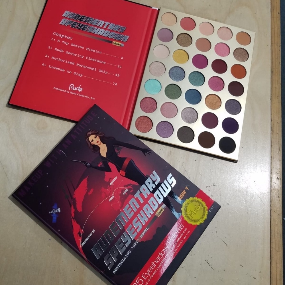 Eyeshadow palette